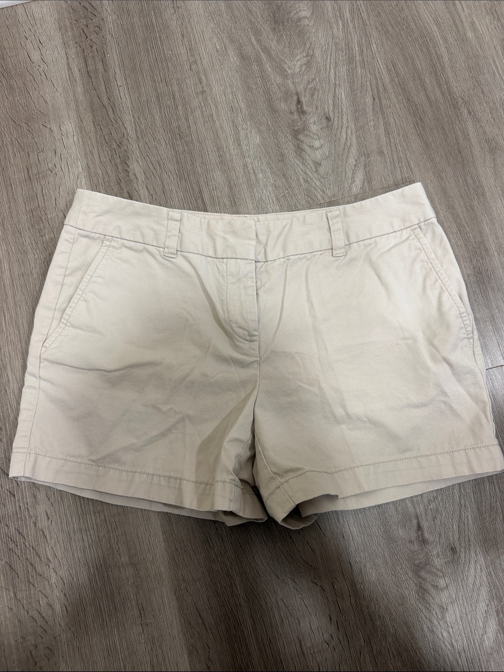 LOFT 4inch Tan Shorts